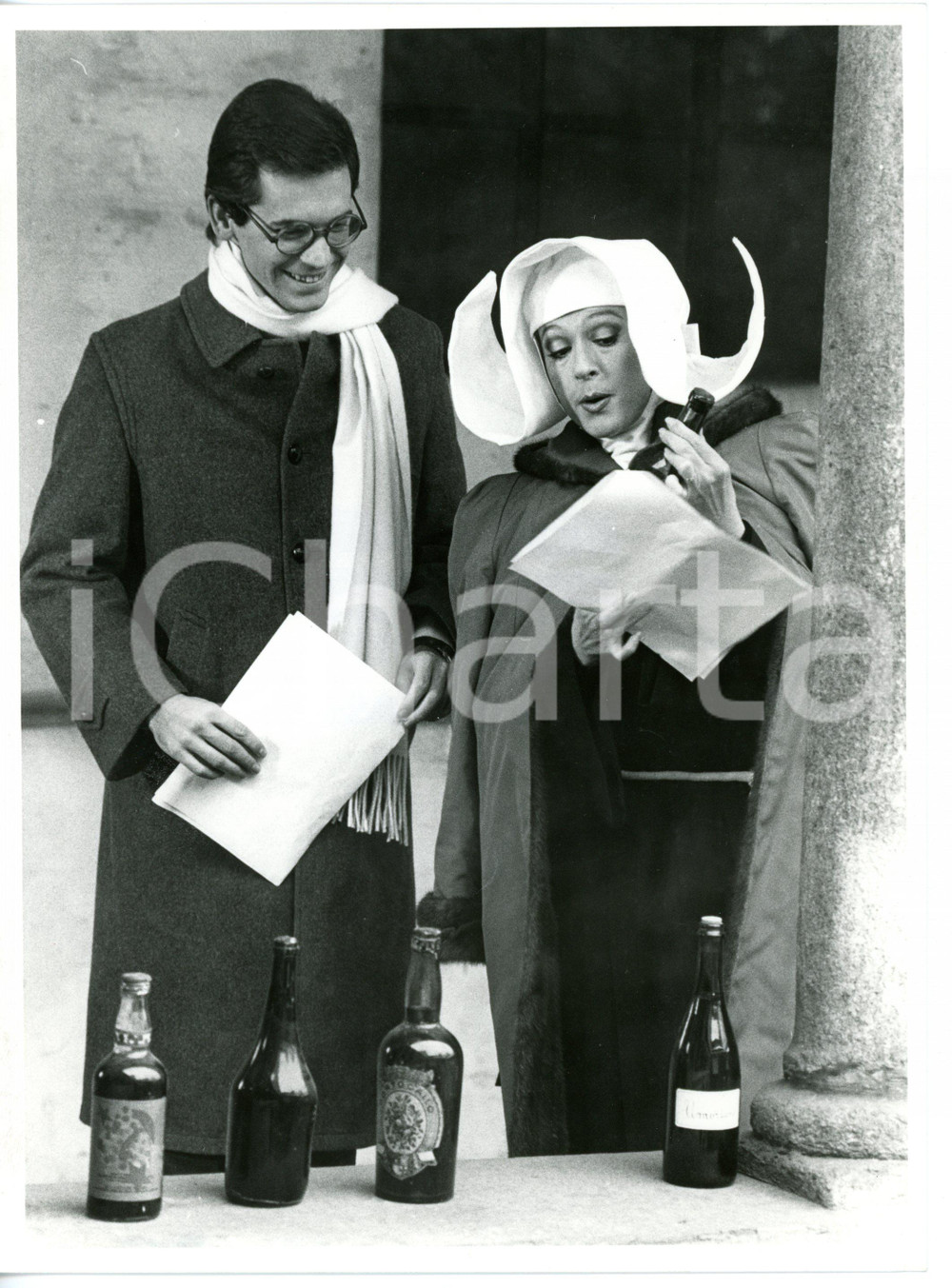 1985 ca RAI Loretta GOGGI vestita da suora con Alessandro CECCHI PAONE *18x24 cm