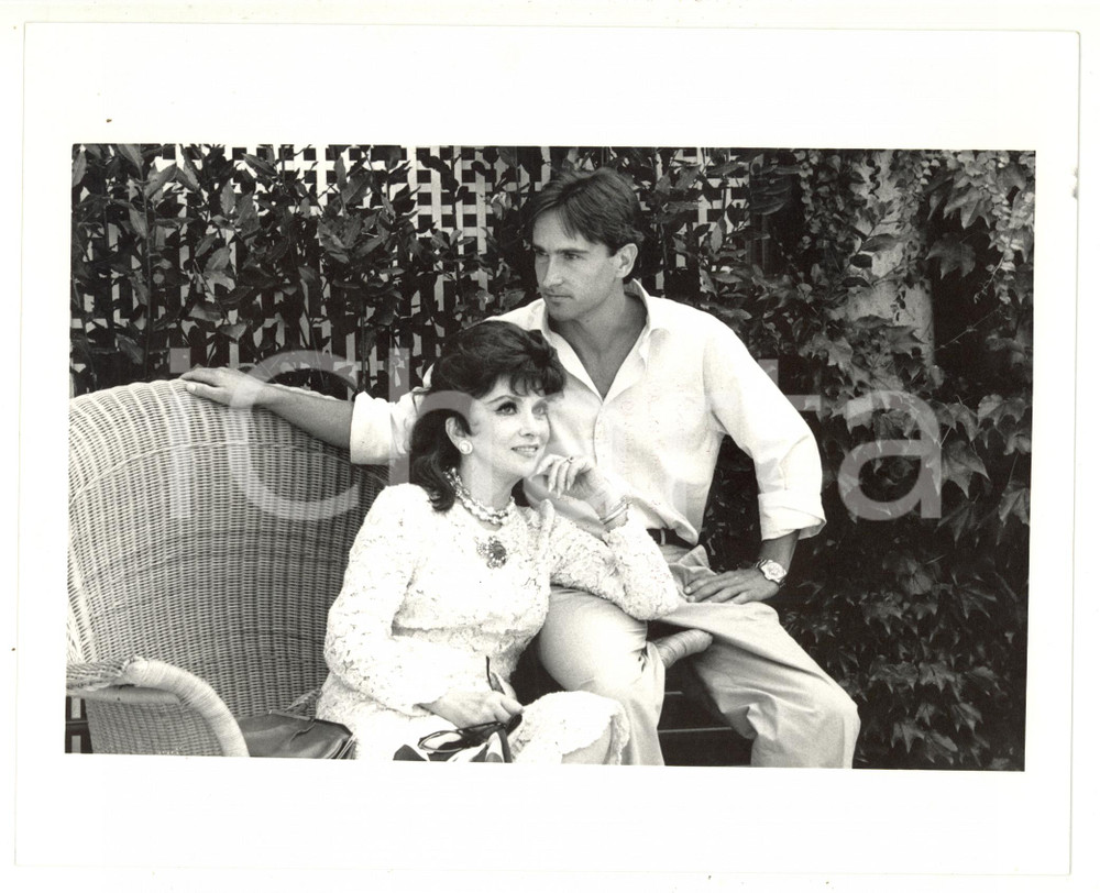 Fotografia d epoca originale 1988 VENEZIA Mostra del Cinema  Gina LOLLOBRIGIDA con Milko SKOFIC Foto 2 1