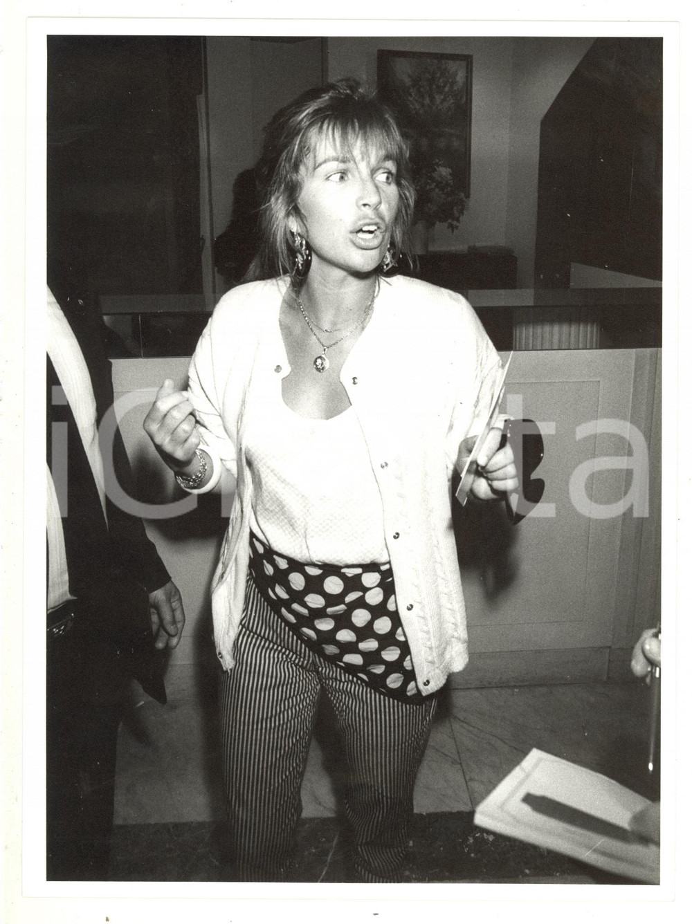 Fotografia d epoca originale 1990 ca FRANCIA Paparazzi  Ritratto di Véronique JANNOT  Foto 18x24 cm 1