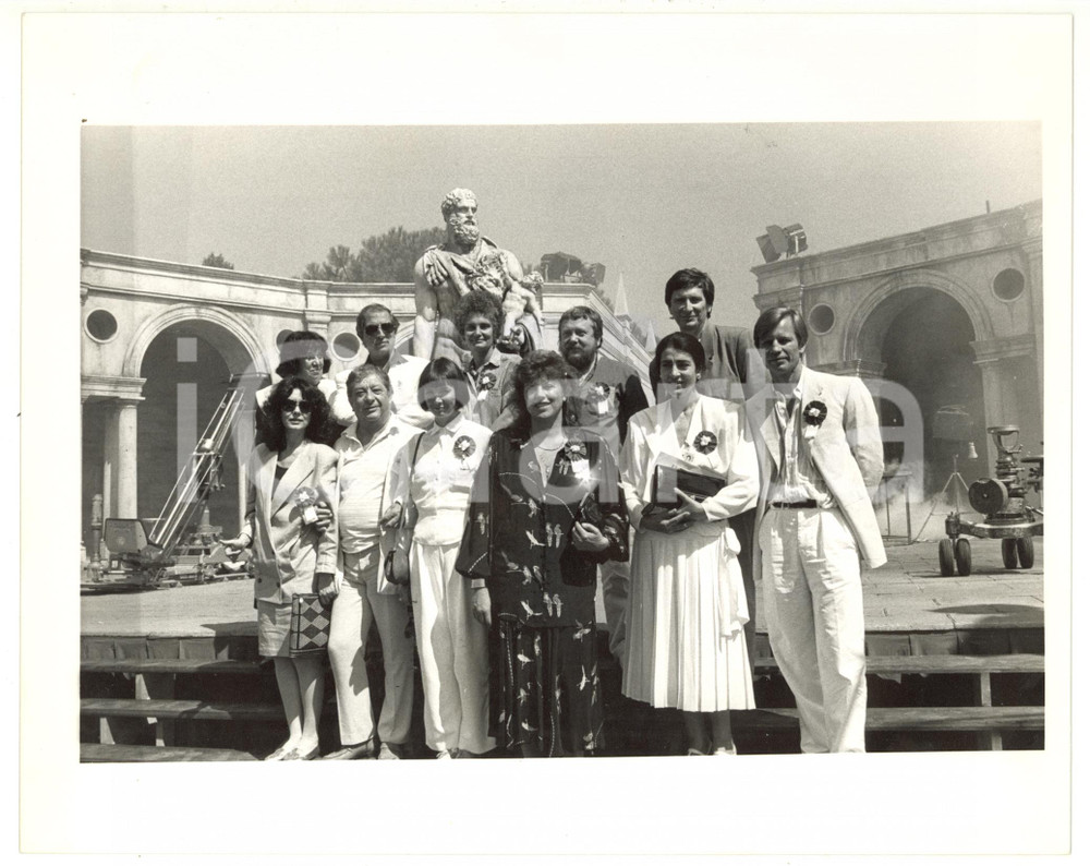 Fotografia d epoca originale 1987 VENEZIA CINEMA  Giuria davanti all allestimento per Cinecittà 50° 2 1