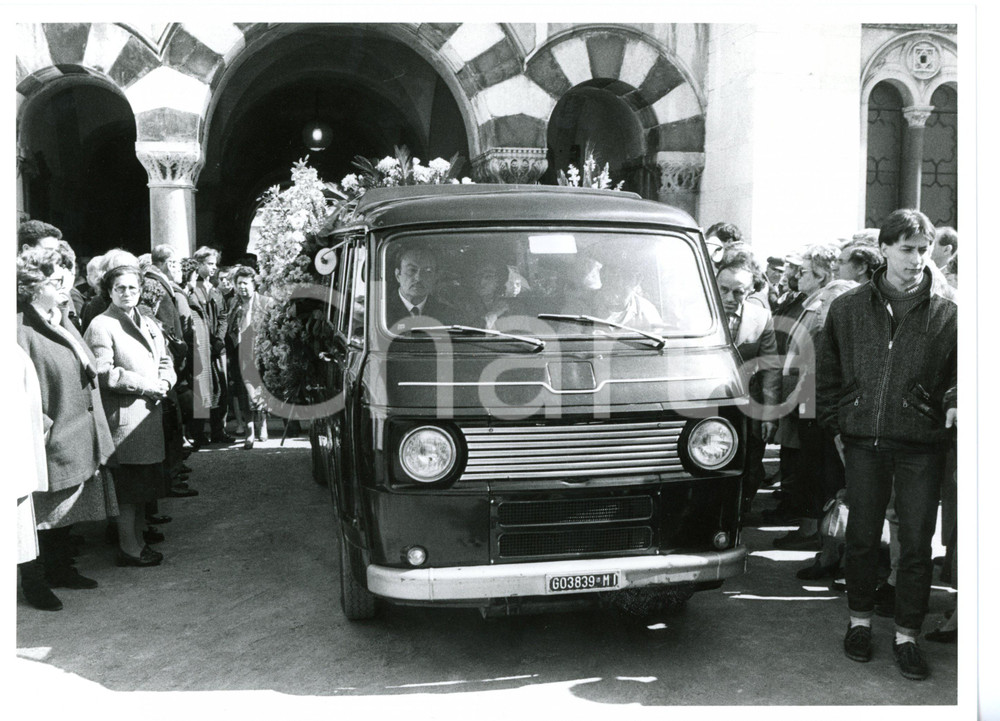 Fotografia d epoca originale 1986 MILANO Funerali Michele SINDONA  Trasporto della salma Foto 24x18 cm 1