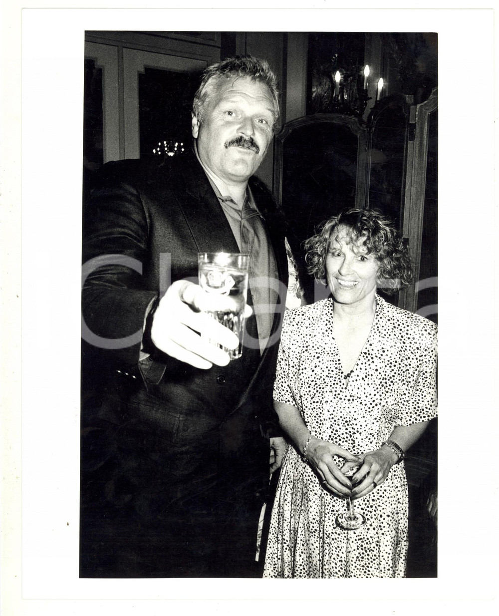 Fotografia d epoca originale 1985 CINEMA  Ritratto dell attore Brian DENNEHY con la moglie Juliet 1