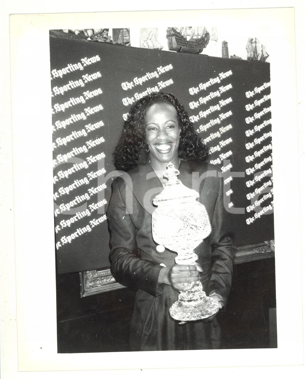 Fotografia d epoca originale 1989 STATI UNITI Atleta Jackie JOYNERKERSEE premiata come Sportwoman of Year 1