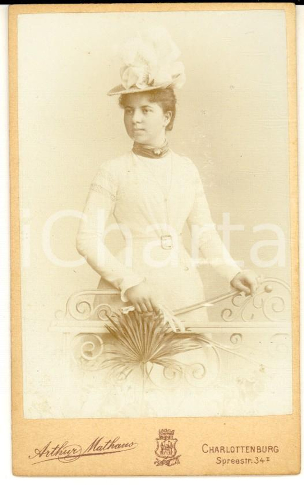 1900 ca CHARLOTTENBURG Ritratto di donna in abito da passeggio - Foto MATHAUS CDV