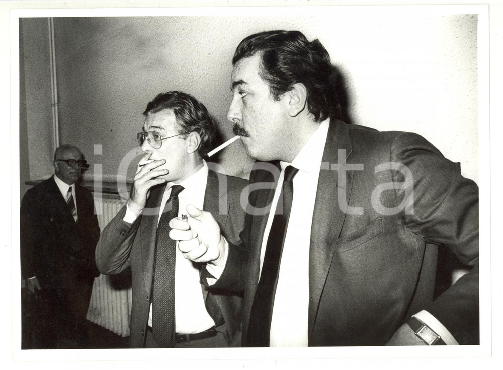 1980 ca MILANO Ritratto di Carlo CABASSI e Claudio CACCIA con la sigaretta *Foto