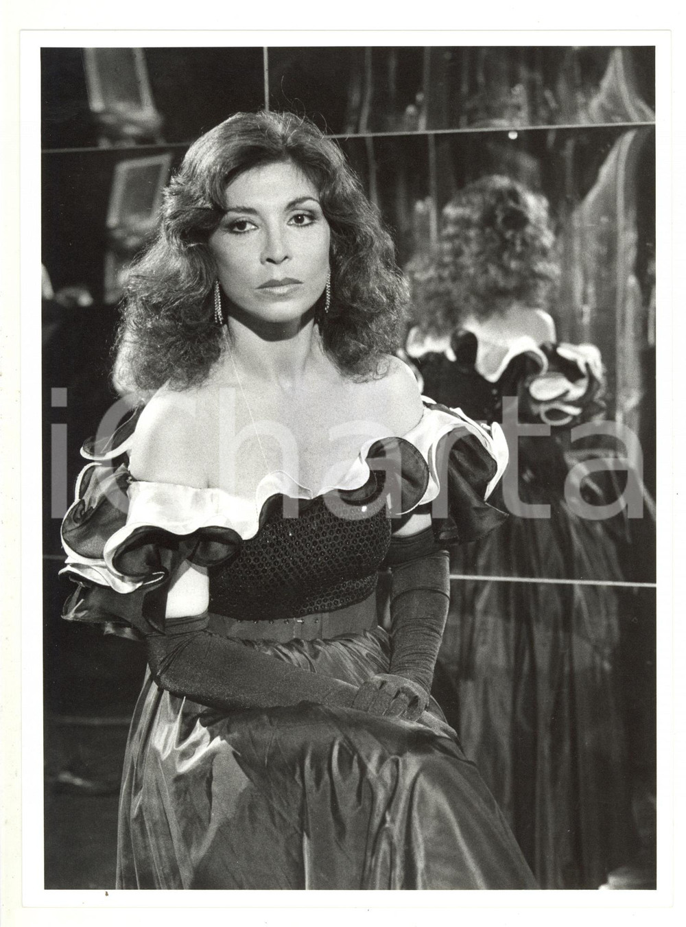 Fotografia d epoca originale 1985 ca TEATRO Ritratto di Ida DI BENEDETTO con un abito di scena Foto 18x24 cm 1