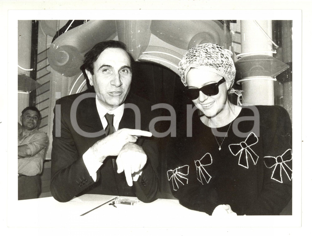 Fotografia d epoca originale 1985 RAI UNO Loretta Goggi in Quiz  Pippo BAUDO Loretta GOGGI  Foto 24x18 cm 1
