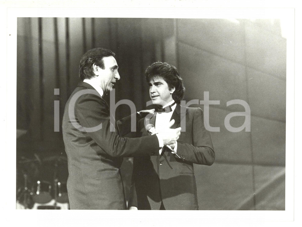 Fotografia d epoca originale 1984 RAI UNO Festival di Sanremo  Pippo BAUDO presenta EL PUMA Foto 24x18 cm 1