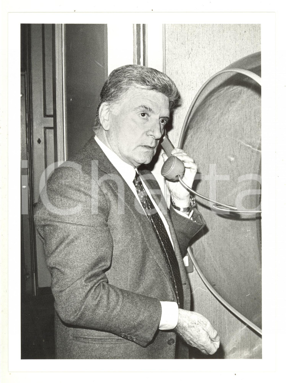 Fotografia d epoca originale 1982 MILANO Ritratto del presidente Rai Sergio ZAVOLI al telefono  Foto 18x24 1