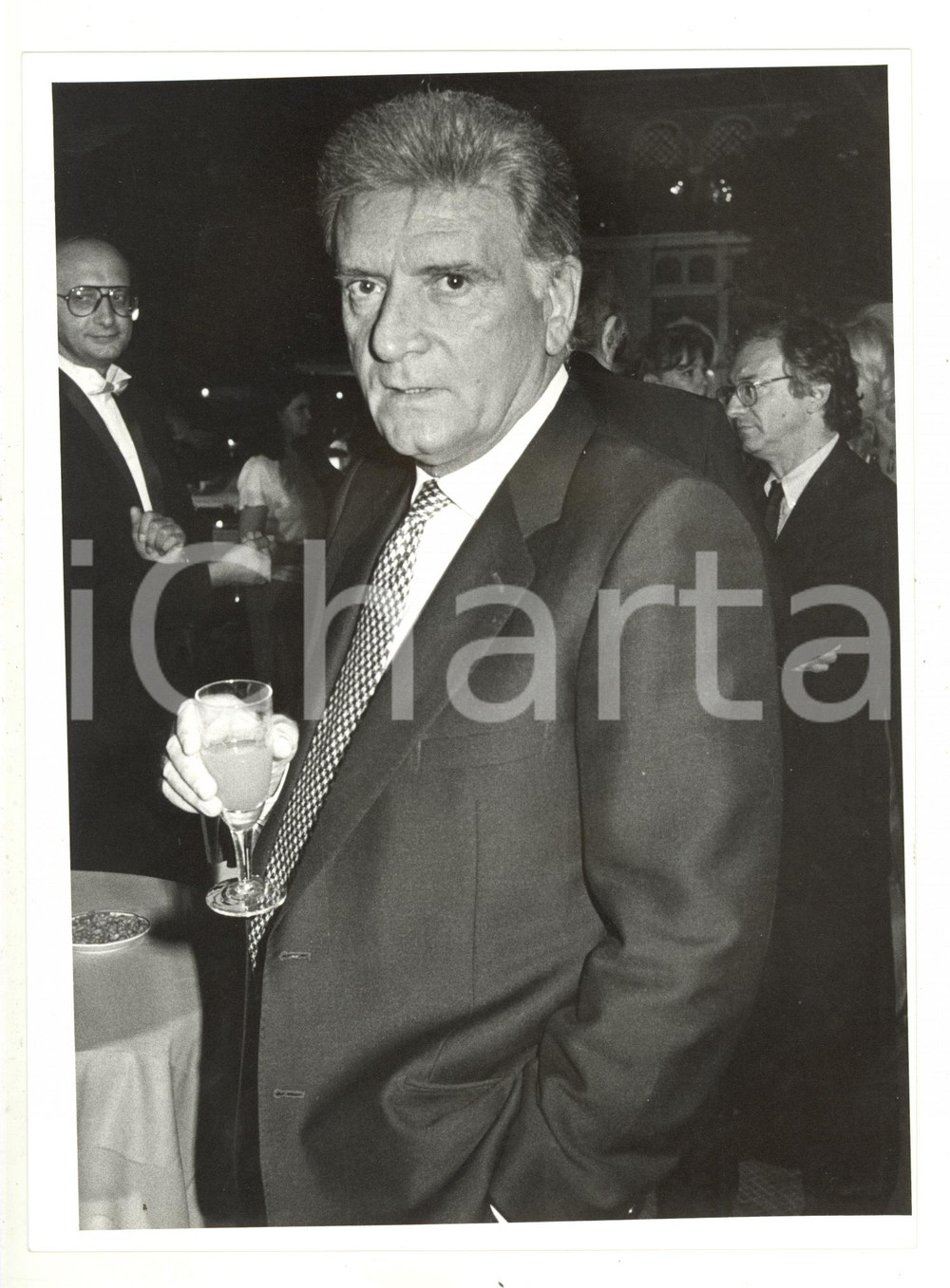 Fotografia d epoca originale 1982 MILANO Presidente Rai Sergio ZAVOLI a un party  Foto 18x24 cm 1