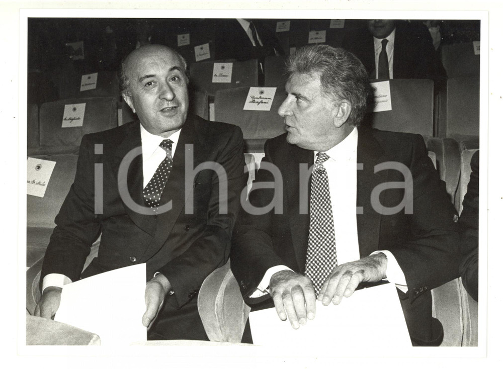 1985 ca ITALIA COSTUME - Sergio ZAVOLI con Ciriaco DE MITA a un evento (2) *Foto