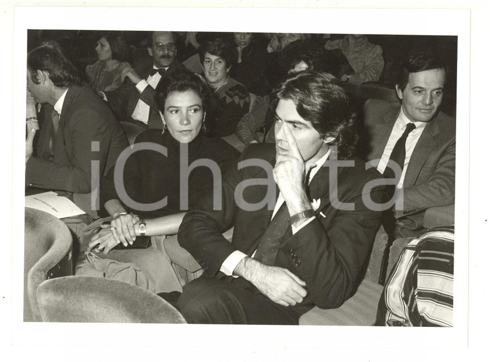 Fotografia d epoca originale 1984 SANREMO  Lorenzo RIPOLI e la sorella Sonia a teatro 2  Foto 24x18 cm 1