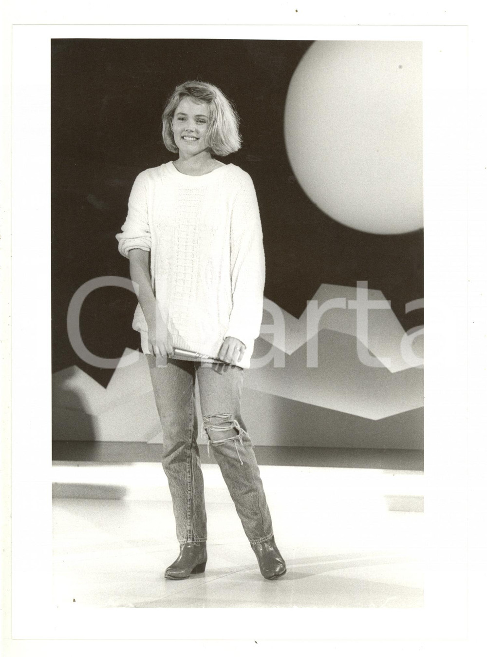 Fotografia d epoca originale 1985 ca MUSICA  La cantante Belinda CARLISLE sul palco 1  Foto 18x24 1