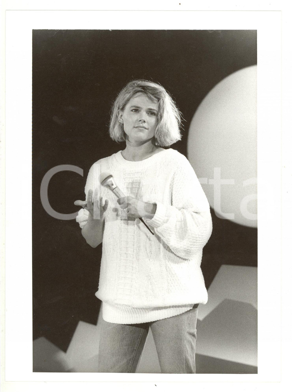 Fotografia d epoca originale 1985 ca MUSICA  La cantante Belinda CARLISLE si esibisce sul palco 4  Foto 1