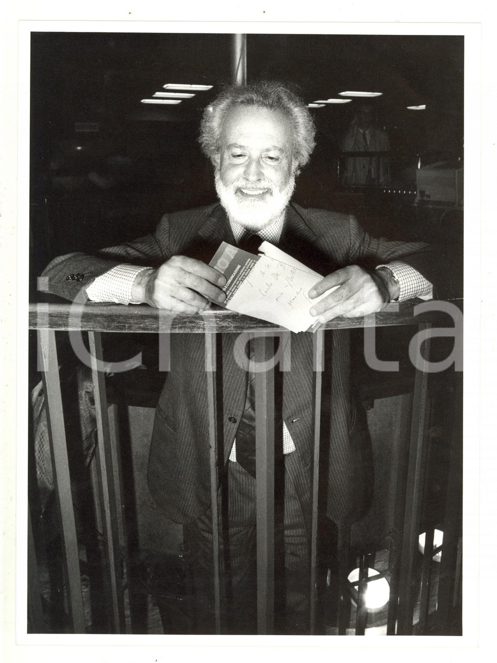 Fotografia d epoca originale 1985 ca ITALIA  Ritratto di Eugenio SCALFARI ad un convegno 1  Foto 18x24 cm 1