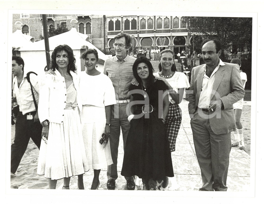 Fotografia d epoca originale 1985 VENEZIA Mostra del Cinema  Carlo LIZZANI con il cast di Mamma Ebe 1 1
