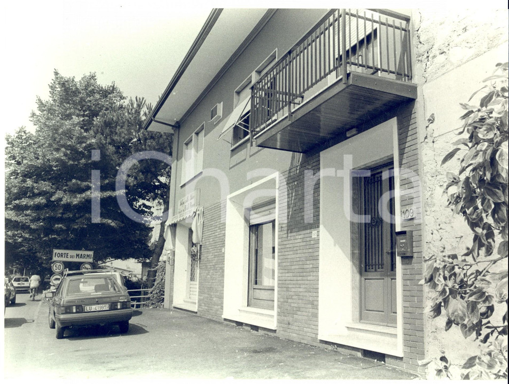 1989 FORTE DEI MARMI Veduta con la "Bottega delle Pietre" - Foto VINTAGE 24x18