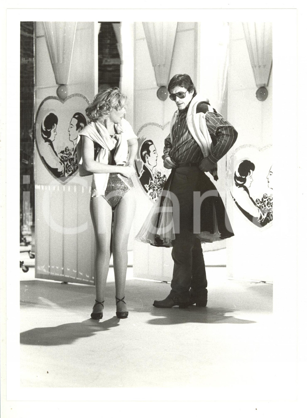 1985 RAI "Loretta Goggi in Quiz" - Loretta GOGGI Gianni BREZZA con una gonna (3)