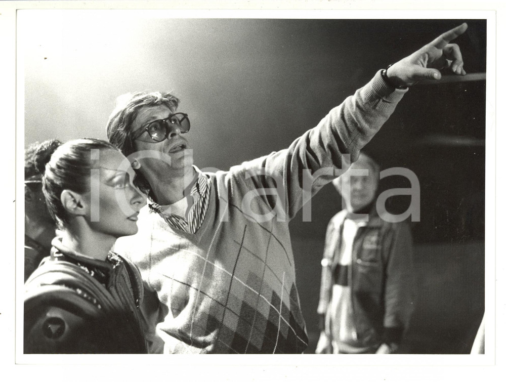 1985 ca RAI UNO - Gianni BREZZA durante le prove di uno spettacolo (1) - Foto