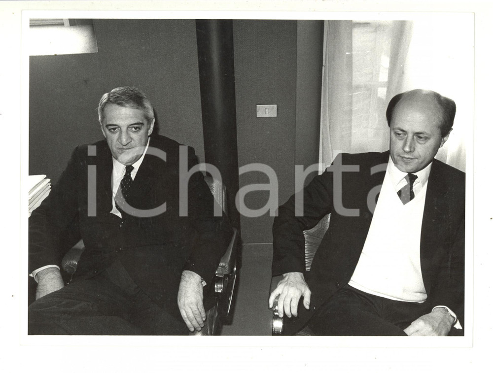 Fotografia d epoca originale 1985 ca MILANO POLITICA DC  Bruno TABACCI e Augusto REZZONICO a un convegno 1