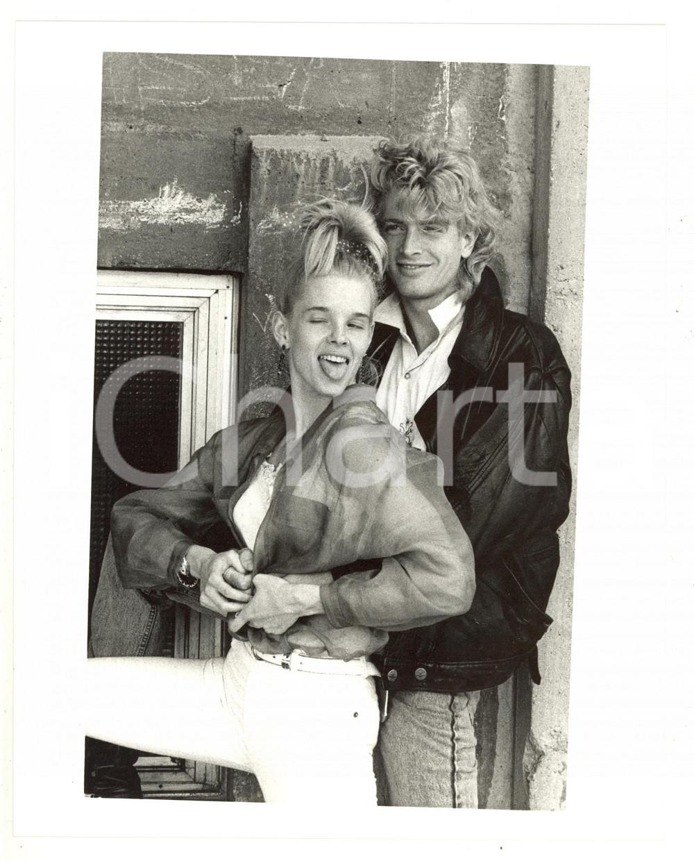 Fotografia d epoca originale 1985 ca COSTUME  Ritratto di Sara CARLSON con il fidanzato Christopher 3 1