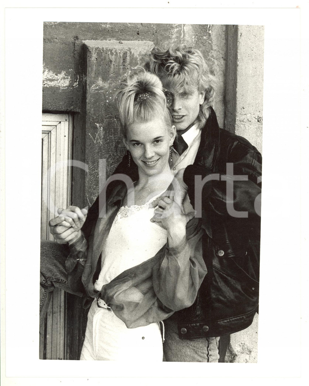 Fotografia d epoca originale 1985 ca COSTUME  Ritratto di Sara CARLSON con il fidanzato Christopher 7 1
