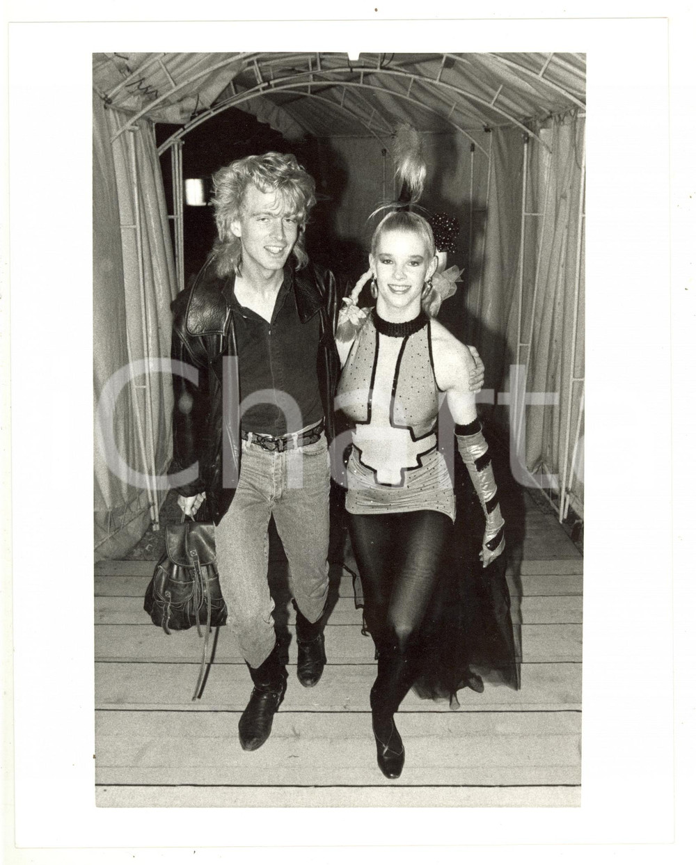 Fotografia d epoca originale 1985 ca COSTUME Sara CARLSON e Christopher prima di uno spettacolo 2 Foto 1