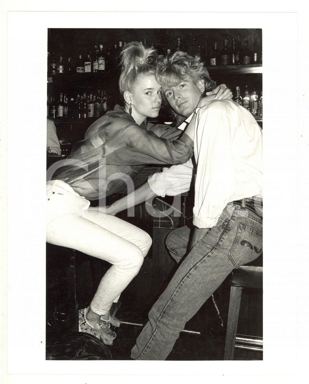 Fotografia d epoca originale 1985 ca COSTUME  Sara CARLSON e il fidanzato Christopher in un bar 5  Foto 1