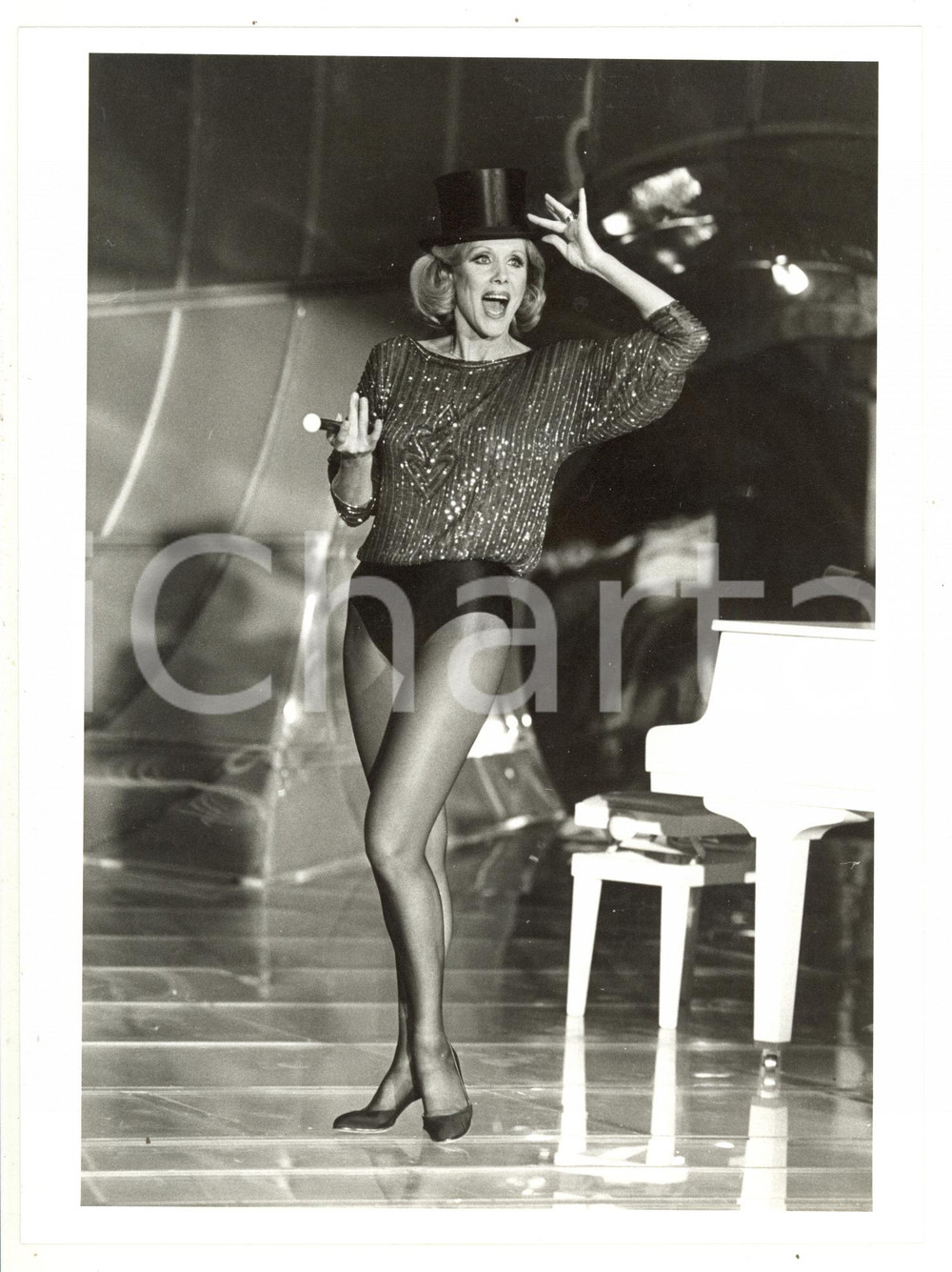 Fotografia d epoca originale 1985 ca RAI UNO Loretta Goggi in Quiz  Gemella KESSLER sul palco Foto 1