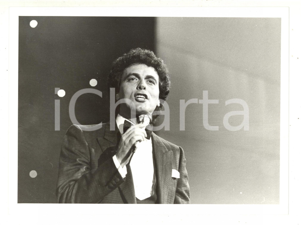 Fotografia d epoca originale 1985 FESTIVAL DI SANREMO  CHRISTIAN sul palco dell Ariston 2  Foto 24x18 cm 1