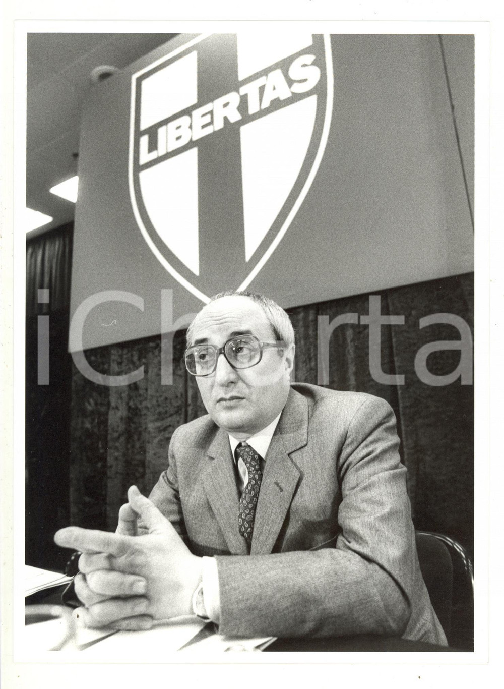 Fotografia d epoca originale 1985 ca MILANO POLITICA Ritratto di Enrico DE MITA a un convegno DC 7  Foto 1