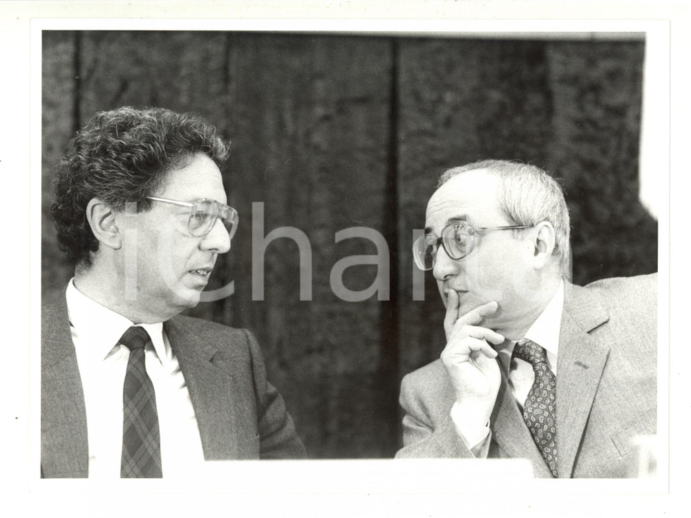 Fotografia d epoca originale 1985 ca MILANO POLITICA Enrico DE MITA Roberto MAZZOTTA a un convegno DC  Foto 1