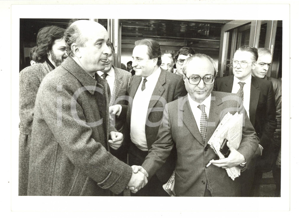 Fotografia d epoca originale 1985 ca POLITICA DC  Incontro tra Ciriaco ed Enrico DE MITA  Foto 24x18 1