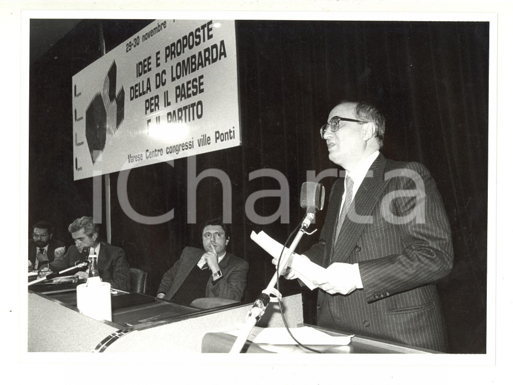 Fotografia d epoca originale 1985 VARESE Ville Ponti  Intervento di Enrico DE MITA a un convegno DC Foto 1