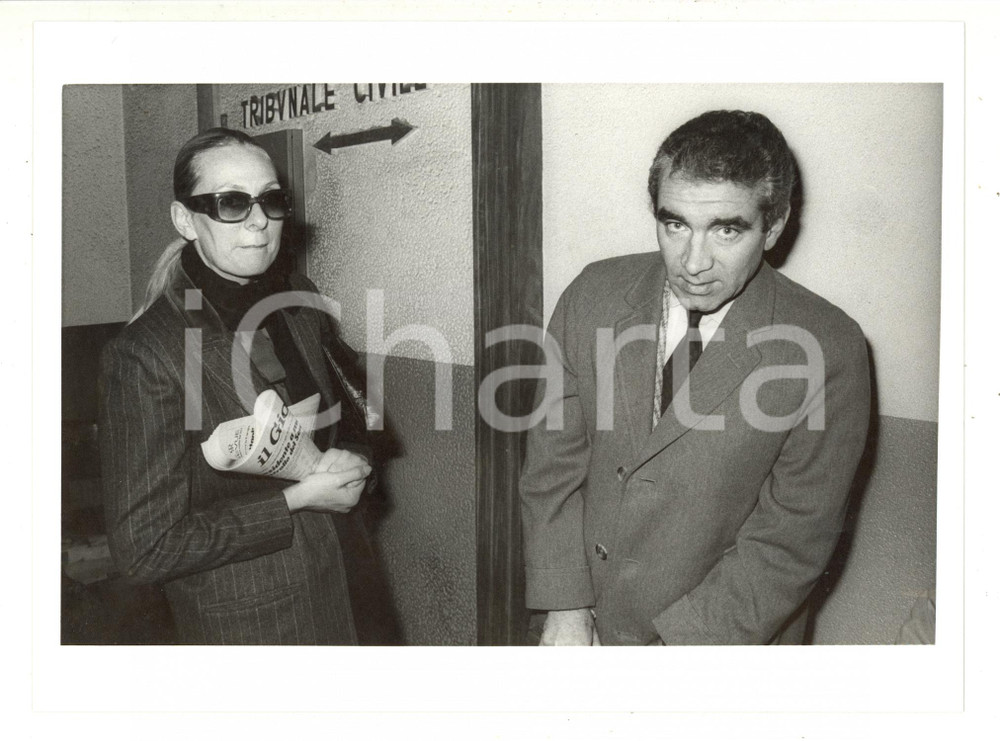 Fotografia d epoca originale 1985 ca MILANO Ritratto della contessa BORROMEO in tribunale  Foto 24x18 cm 1