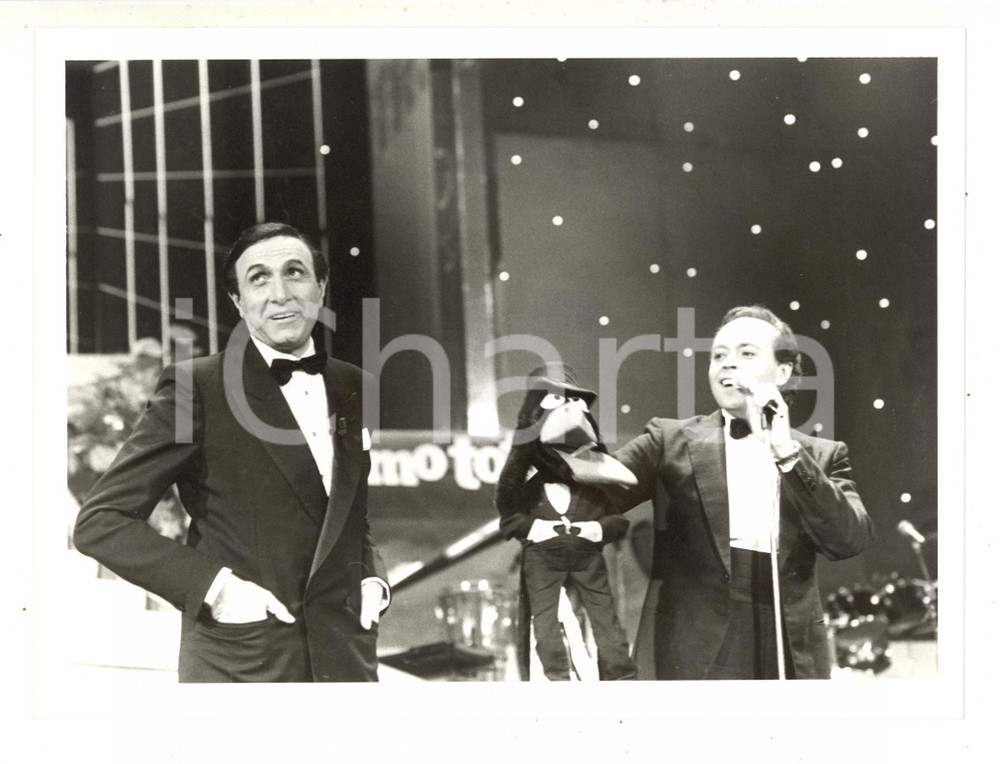 Fotografia d epoca originale 1985 FESTIVAL DI SANREMO Pippo BAUDO José Luis MORENO con il pupazzo Rockfeller 1