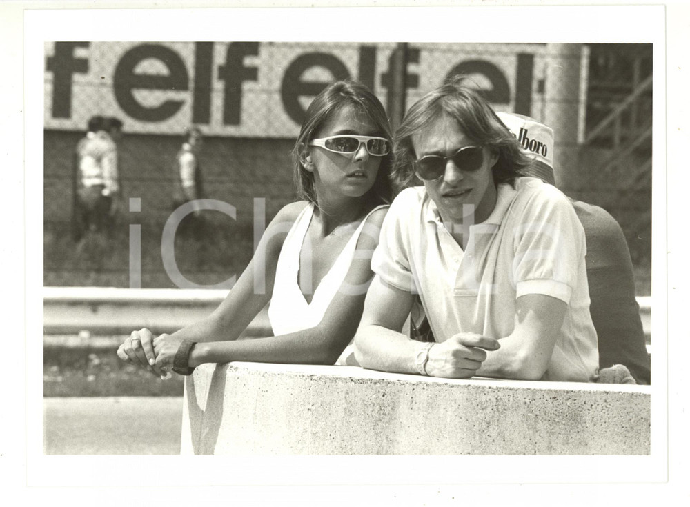 1985 ca MONZA Formula 1 - Giorgia FIORIO e Massimo SIGALA sul circuito (1) *Foto
