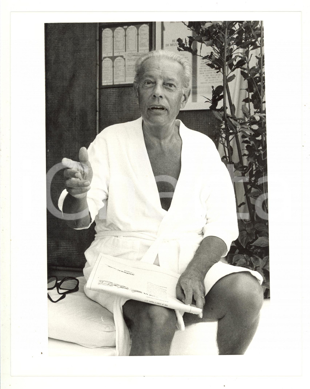 1985 ca VENEZIA Mostra del Cinema - Gian Luigi RONDI in accappatoio - Foto 18x24
