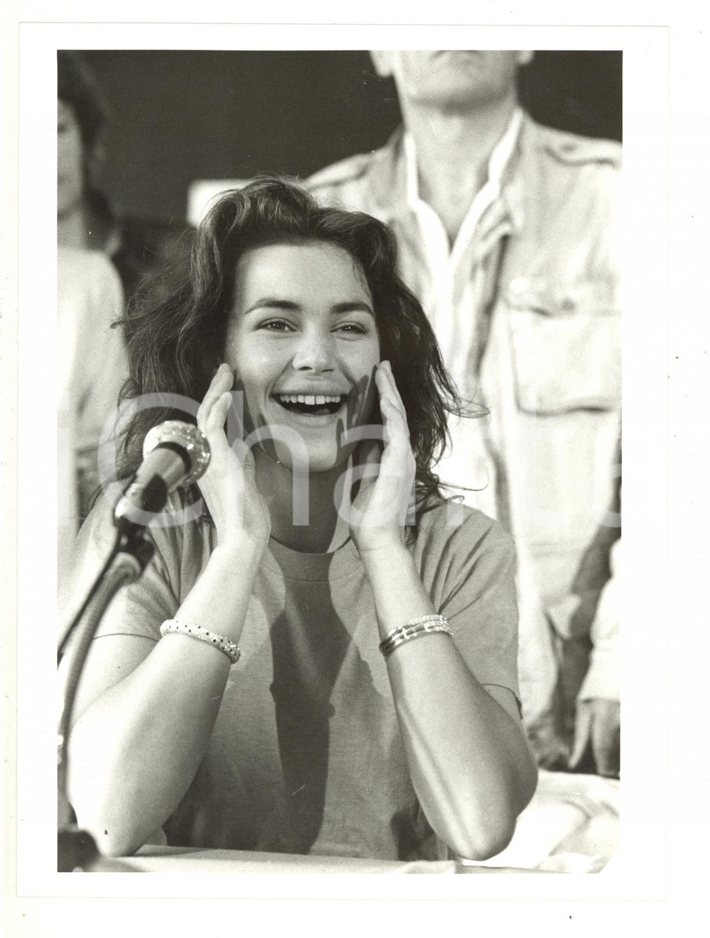 1984 CANNES Festival del Cinema - Valérie KAPRISKY a una conferenza stampa (1)