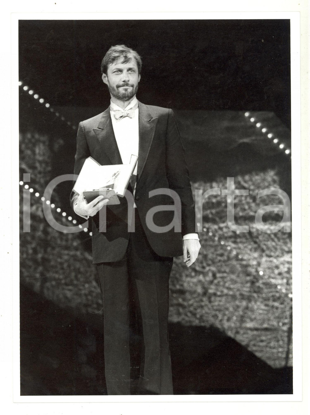 1986 CANNES Festival del Cinema - Roland JOFFÉ con la Palma d'Oro *Foto 18x24 cm