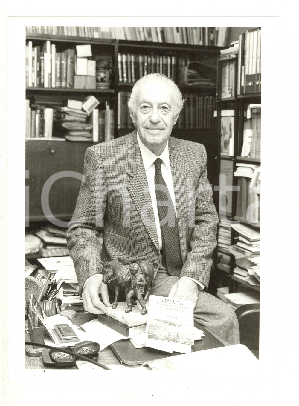 1984 MILANO COSTUME - Giulio BEDESCHI con il libro "La mia erba è sul Don" (4) 