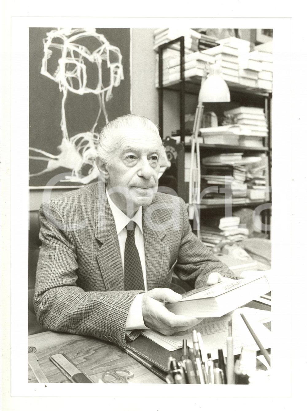 1984 MILANO COSTUME - Giulio BEDESCHI con il libro "La mia erba è sul Don" (5) 