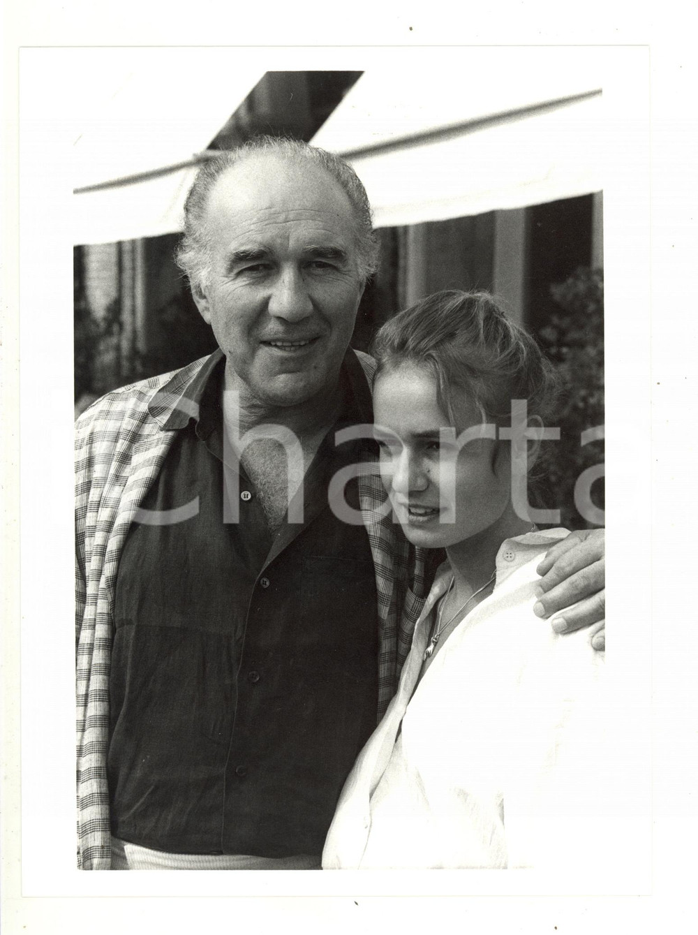 1985 ca FRANCIA COSTUME - Michel PICCOLI con Sandrine BONNAIRE (2) - Foto 18x24
