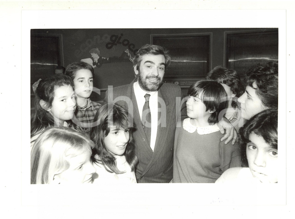1987 RAI UNO "Econogioco" - Il ministro Giovanni GORIA tra i bambini *Foto 24x18