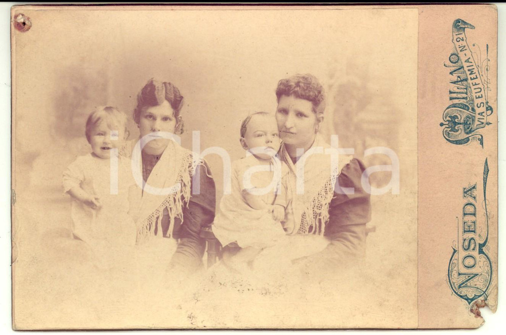 1895 ca MILANO Ritratto di due balie con bambini *Foto Gianandrea NOSEDA