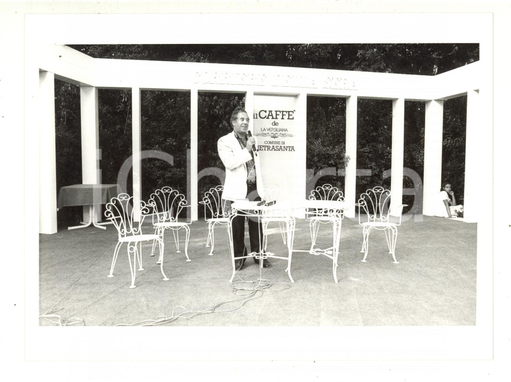 1995 ca PIETRASANTA "Il caffè de la Versiliana" - Romano BATTAGLIA sul palco (2)