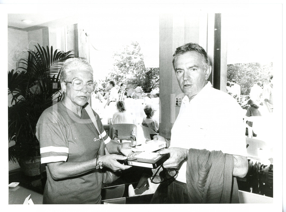 1985 ca COSTUME Maria Pia TAVAZZANI a colloquio con Matteo SPINOLA *Foto 24x18