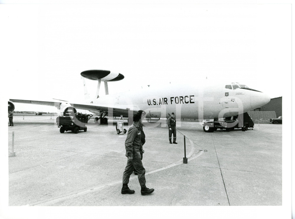 1990 ca ESERCITO Aereo spia AWACS U.S. AIR FORCE su pista di atterraggio *Foto