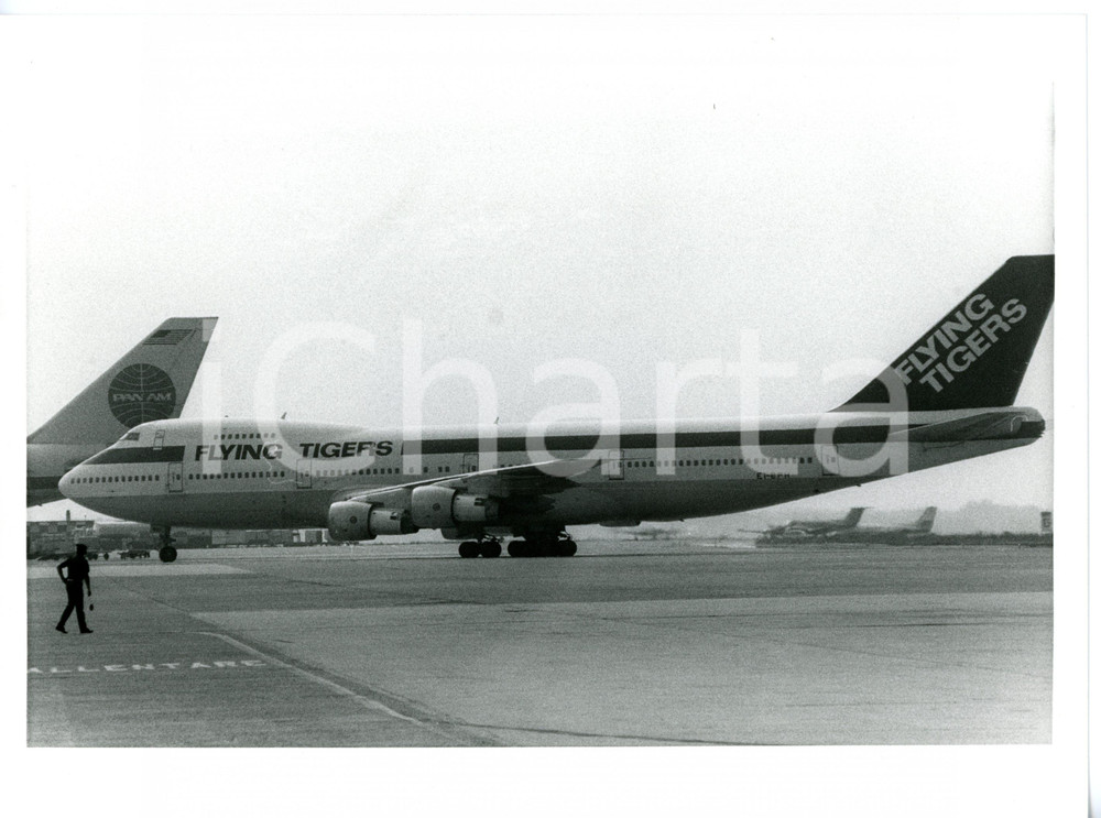 1990 ca ESERCITO Boeing 747 FLYING TIGERS su pista di atterraggio *Foto 24x18 cm