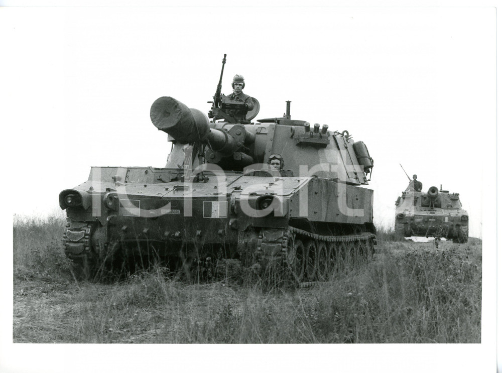 1990 ca ESERCITO ITALIANO Semovente d'artiglieria M109 durante esercitazione 